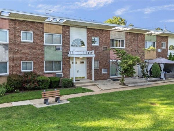 267 N Newbridge Road , Unit 2D, Levittown, NY 11756