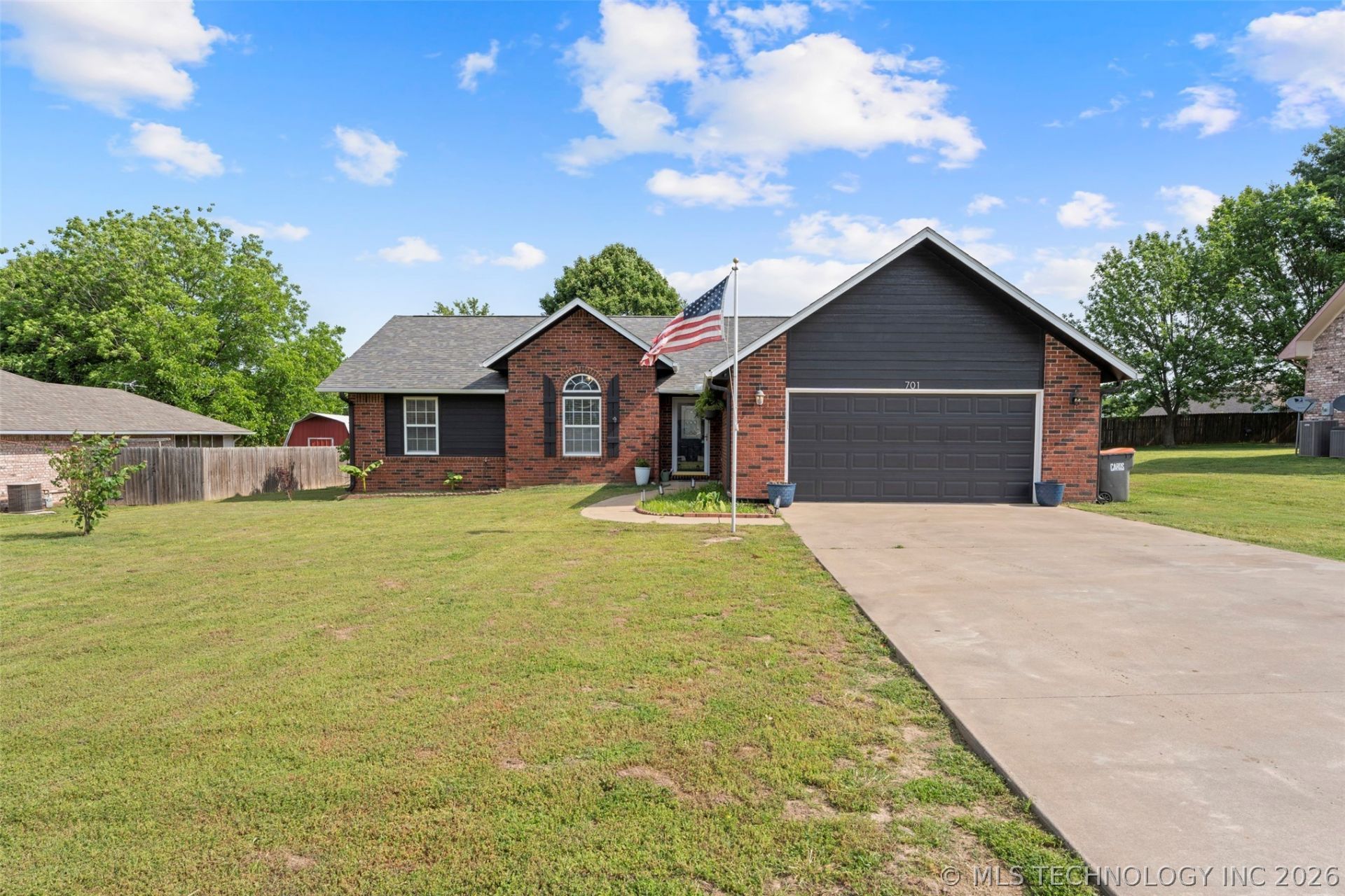 701 E 10th Street , Grove, OK 74344 Main Photo