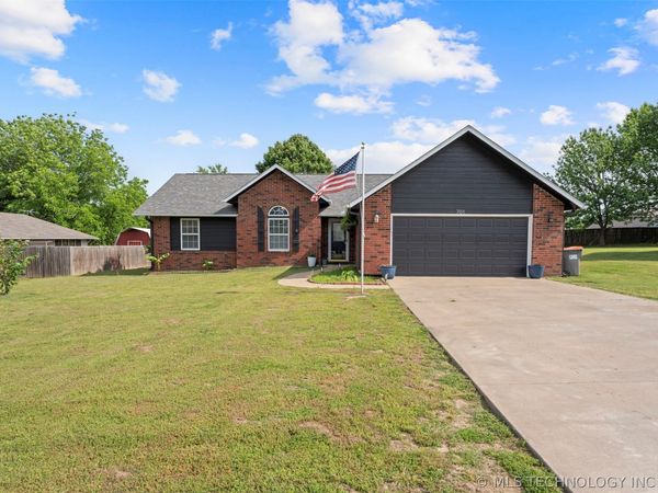 701 E 10th Street , Grove, OK 74344