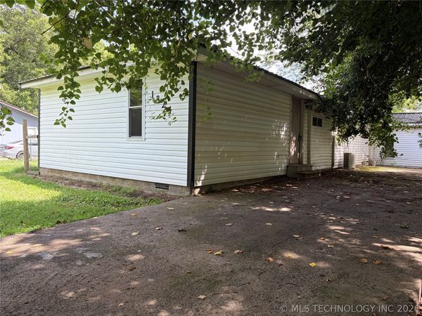 1321 Monta Avenue , Muskogee, OK 74403