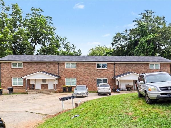 22 Pratt Street , Newnan, GA 30263