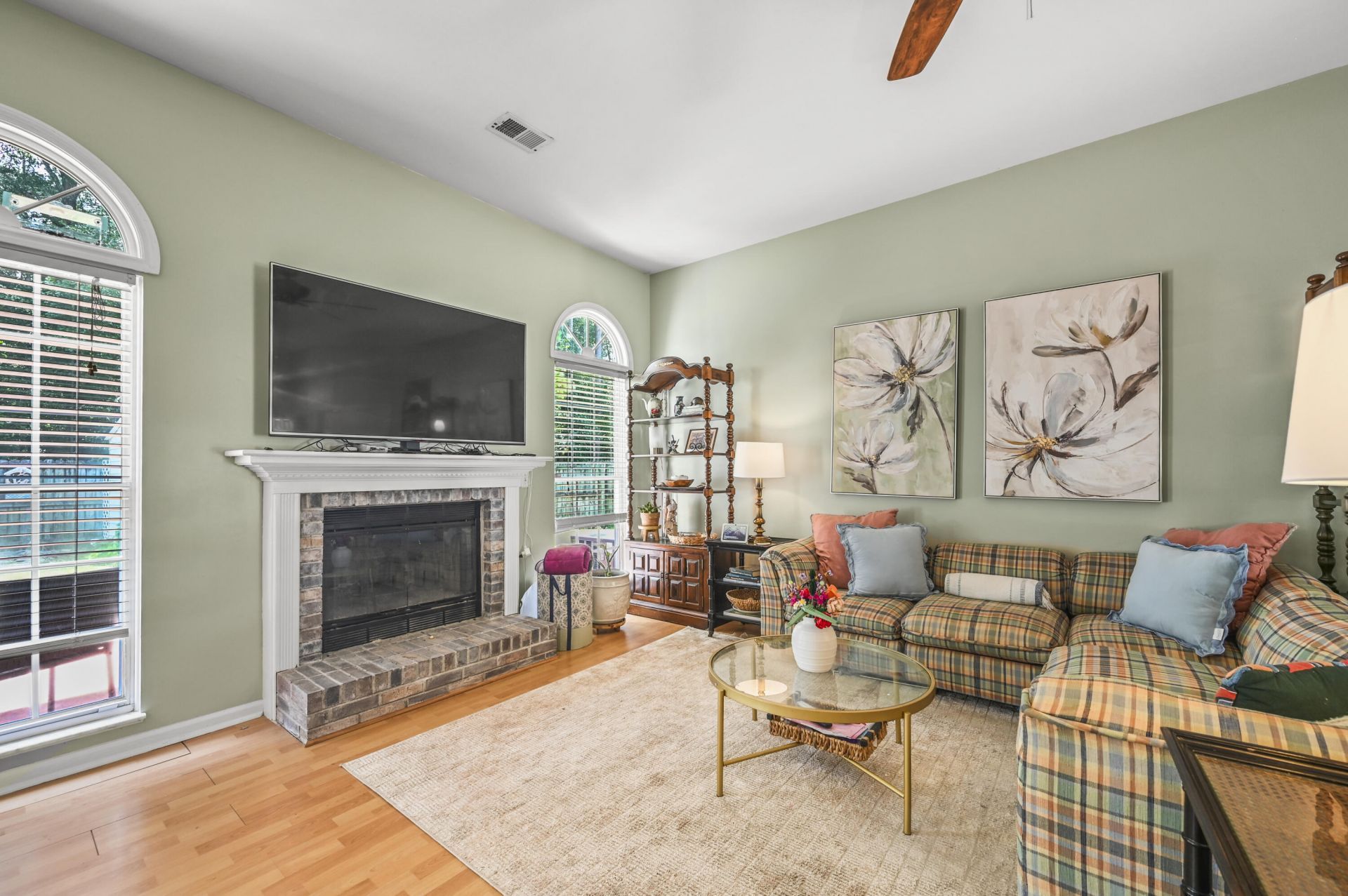 202 Challis Court Photo 12