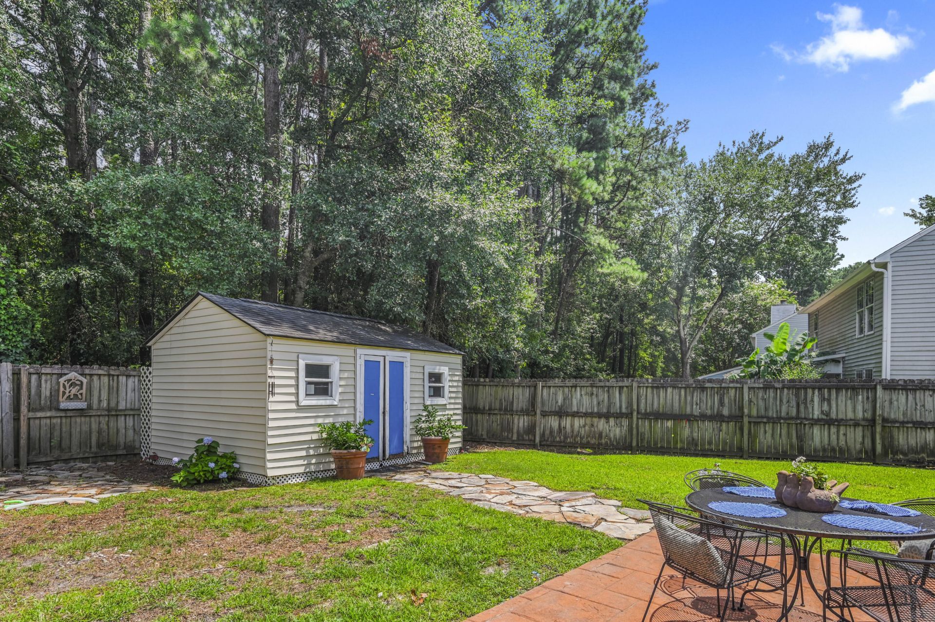 202 Challis Court Photo 21