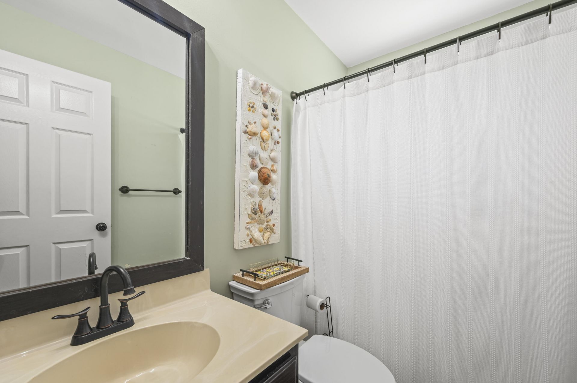 202 Challis Court Photo 4