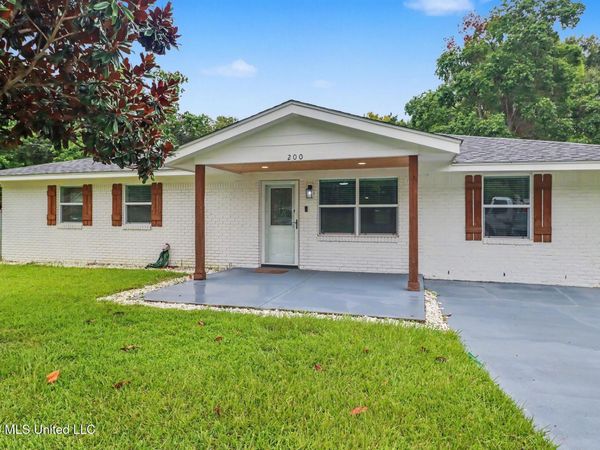 200 Beverly Drive, Ocean Springs, MS 39564