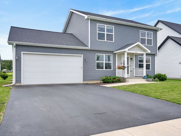 22 W Bluebell Avenue , Cortland, IL 60112