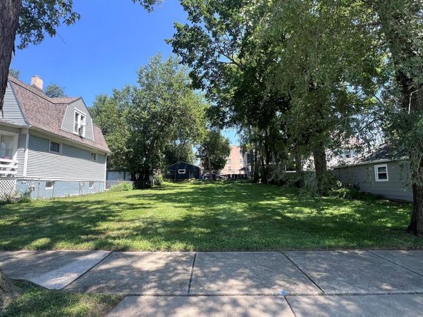 407 Brook Street , Elgin, IL 60120