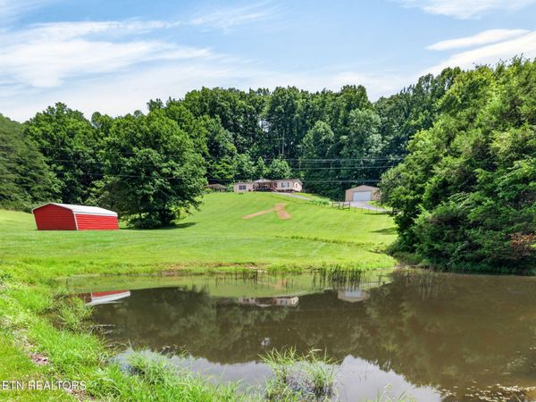 725 Old Flynns Cove Rd , Crossville, TN 38572