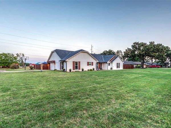 112 Clador Drive, Chandler, OK 74834