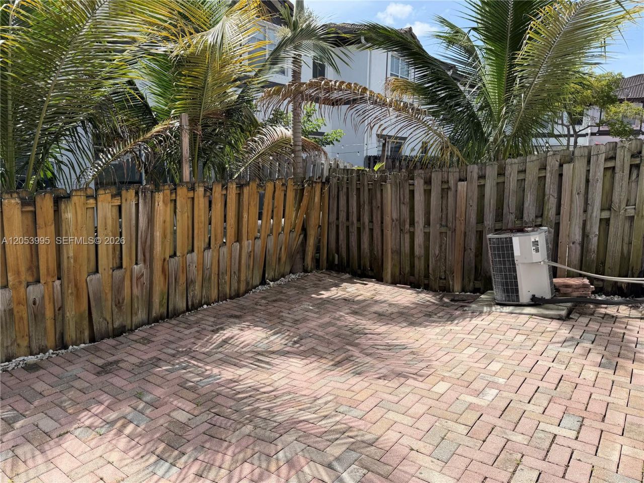 7651 NW 114th Path, Doral, FL 33178 Photo