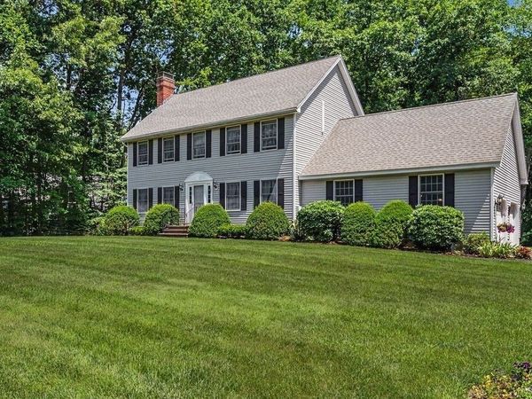 33 Colleen Drive, Salem, NH 03079