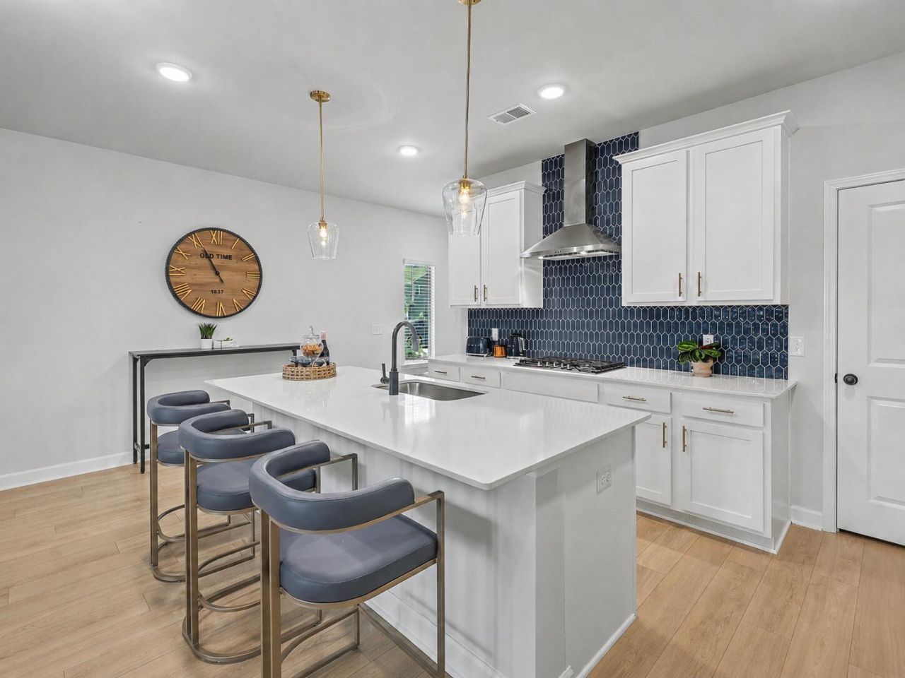 114 Lucca Drive Photo 6