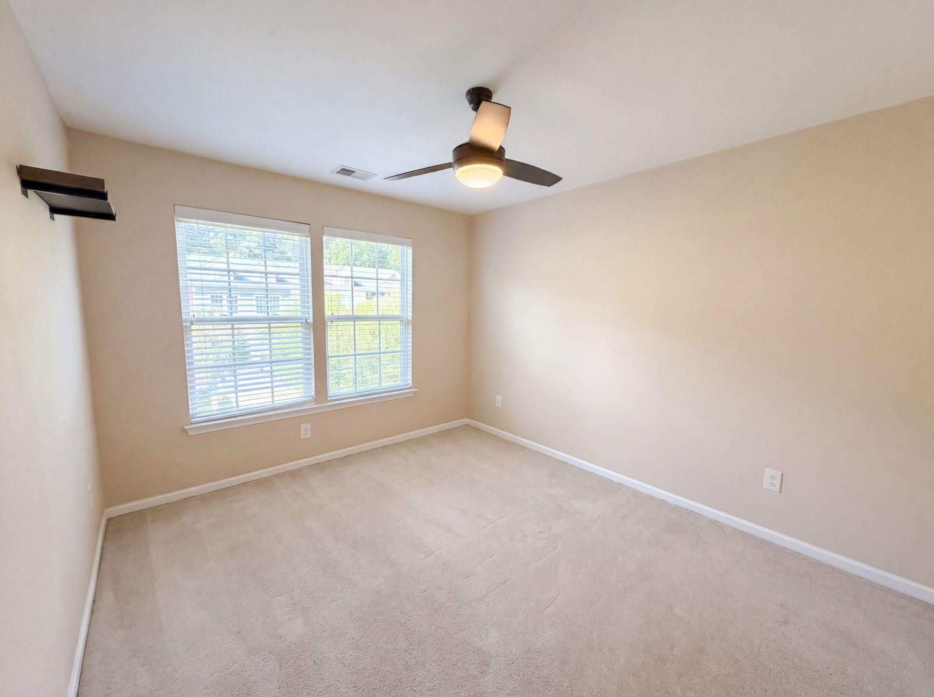 9006 Parlor Drive Photo 10