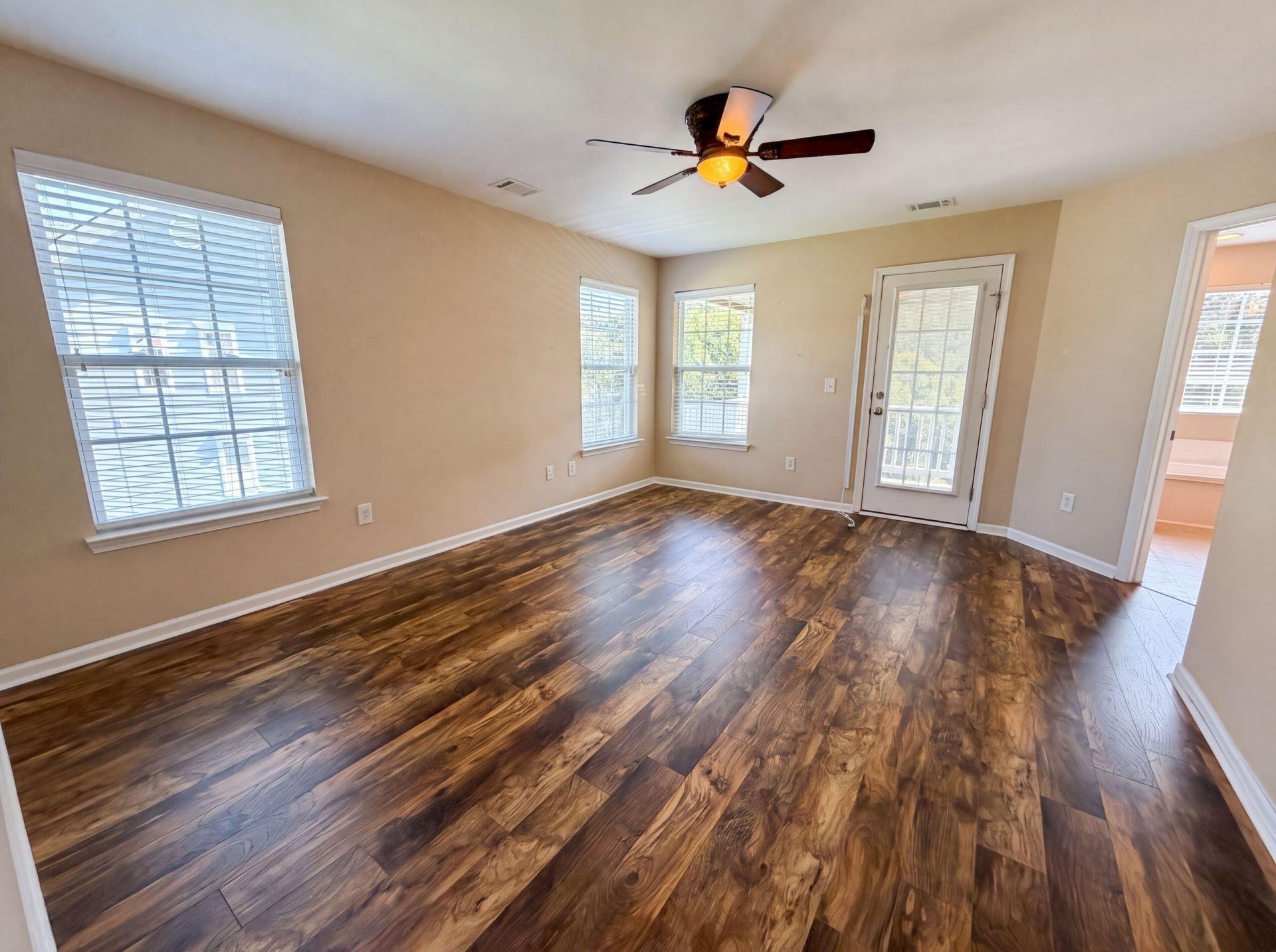 9006 Parlor Drive Photo 5