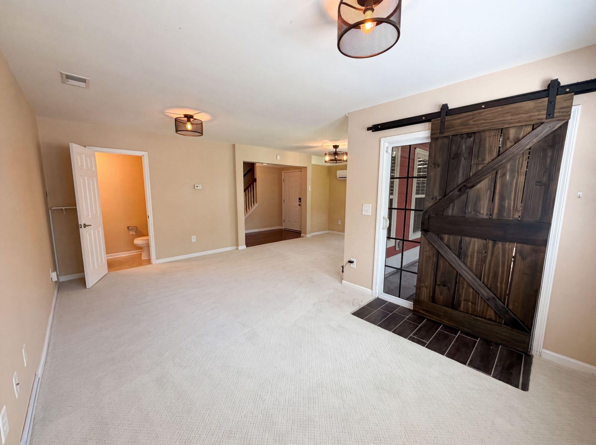 9006 Parlor Drive Photo 8