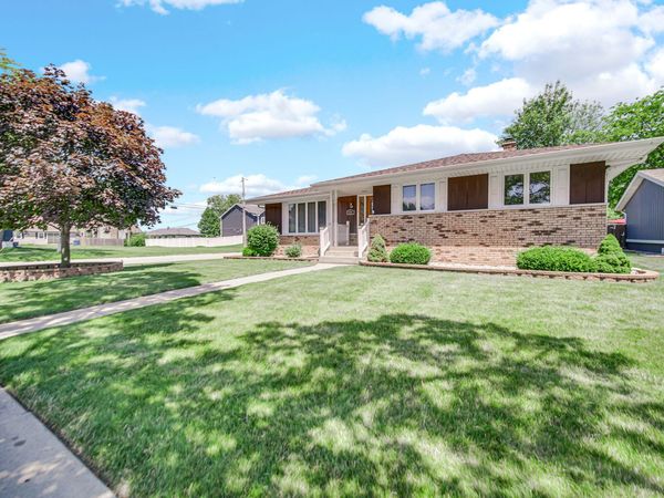 9301 Southmoor Avenue, Highland, IN 46322