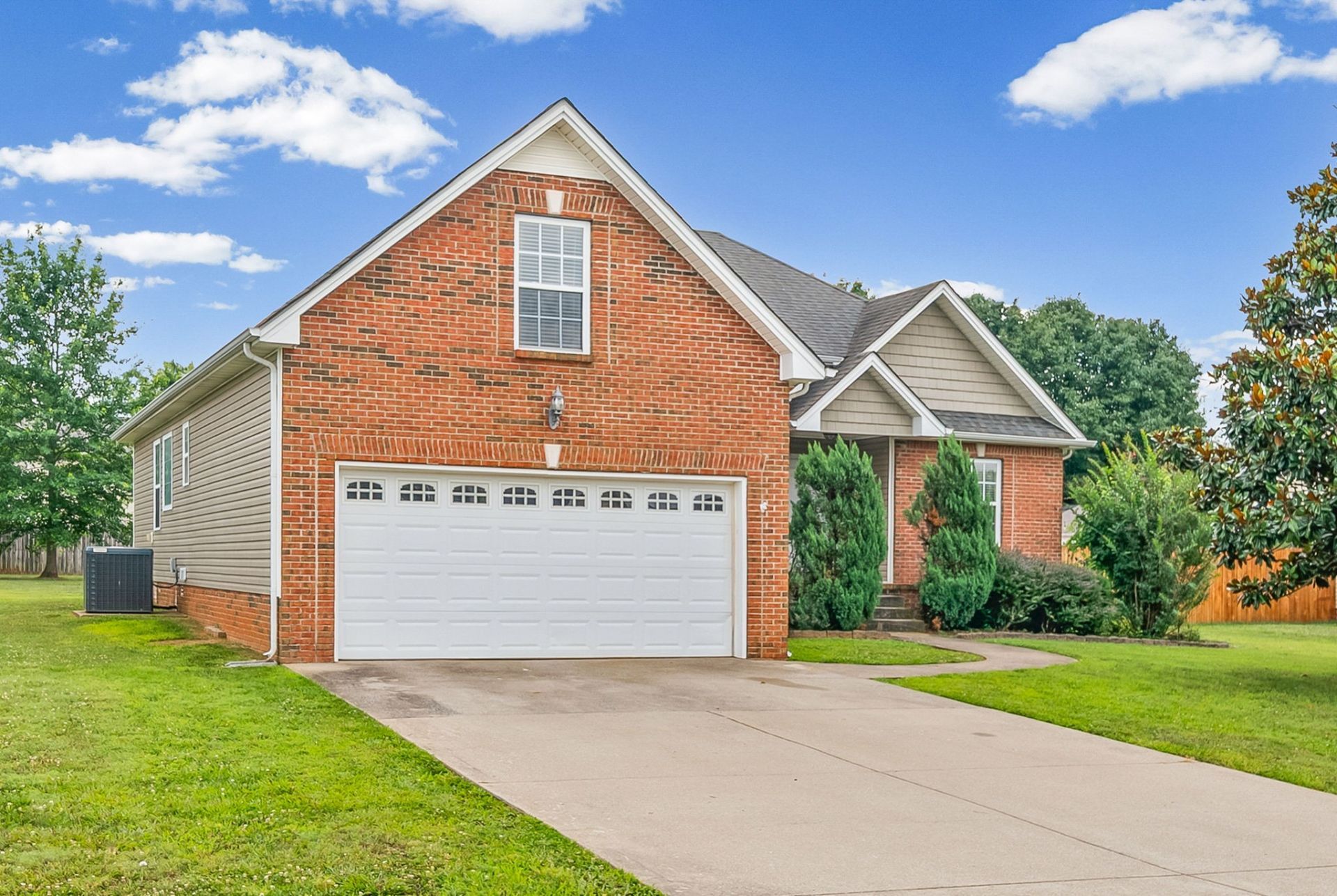 3932 Gaine Dr, Clarksville, TN 37040 Main Photo