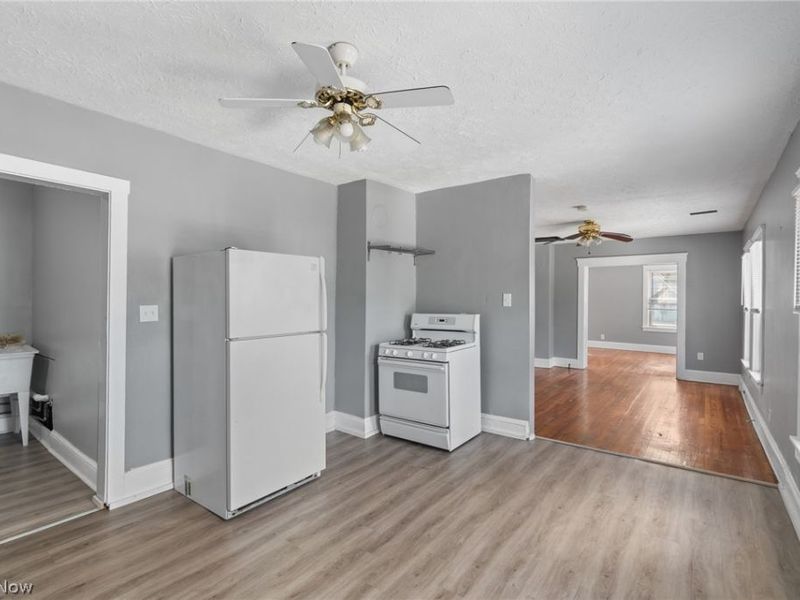 912 Starkweather Avenue, Cleveland, OH 44113 Photo 12