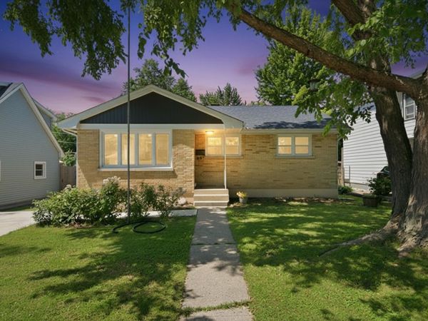 340 Dalton Avenue , Mundelein, IL 60060
