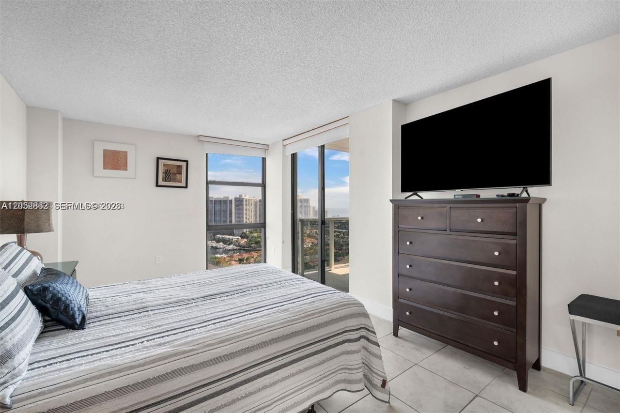 3625 N Country Club Dr, Unit PH2, Aventura, FL 33180 Photo
