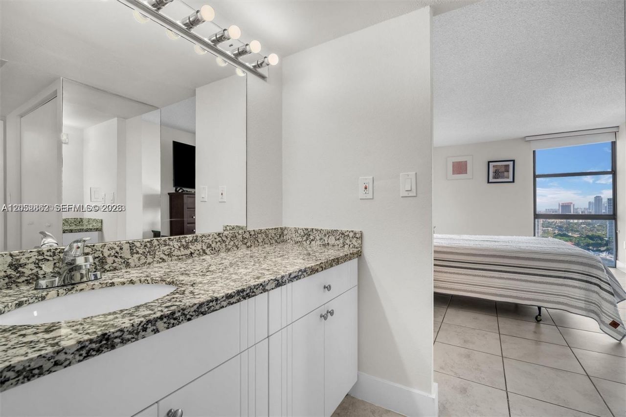 3625 N Country Club Dr, Unit PH2, Aventura, FL 33180 Photo