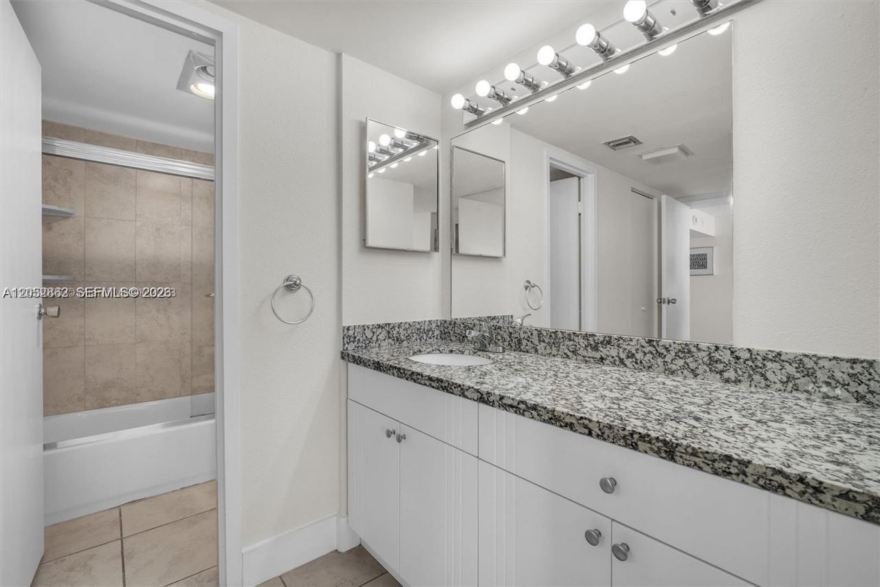 3625 N Country Club Dr, Unit PH2, Aventura, FL 33180 Photo