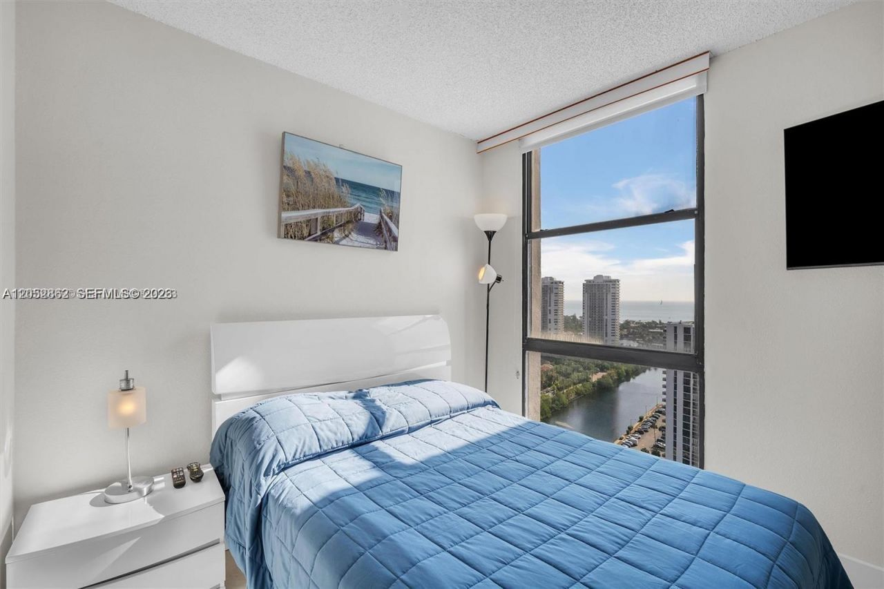 3625 N Country Club Dr, Unit PH2, Aventura, FL 33180 Photo