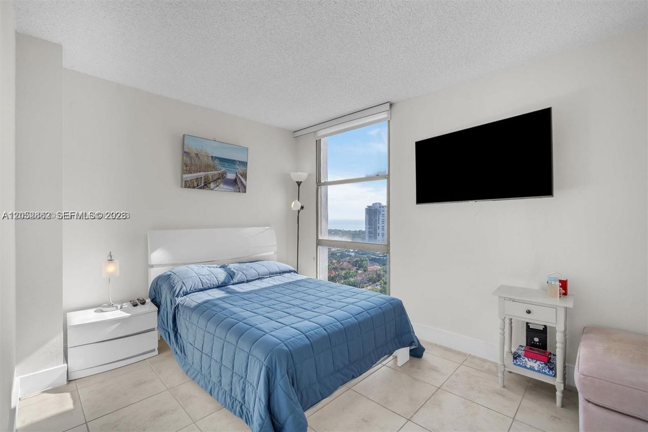 3625 N Country Club Dr, Unit PH2, Aventura, FL 33180 Photo