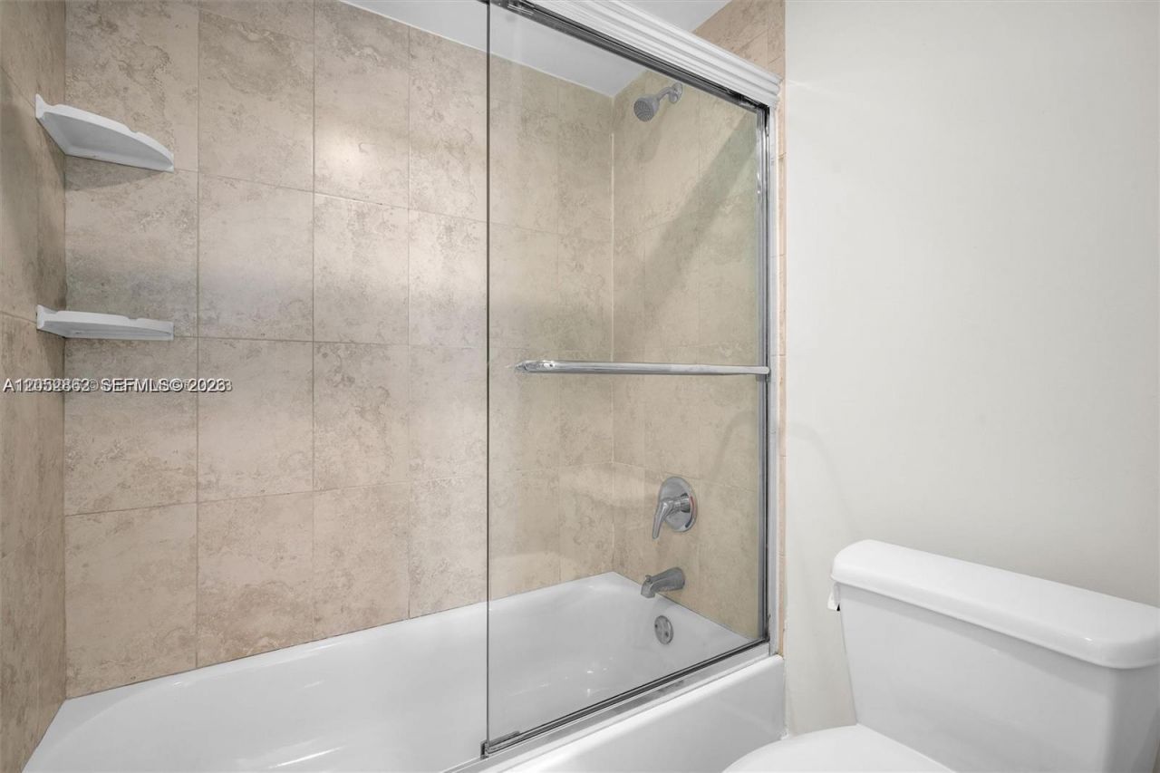 3625 N Country Club Dr, Unit PH2, Aventura, FL 33180 Photo