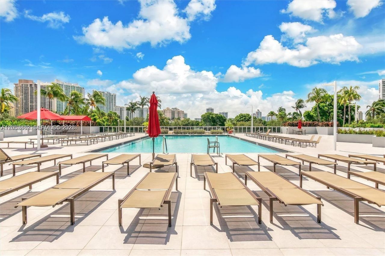 3625 N Country Club Dr, Unit PH2, Aventura, FL 33180 Photo