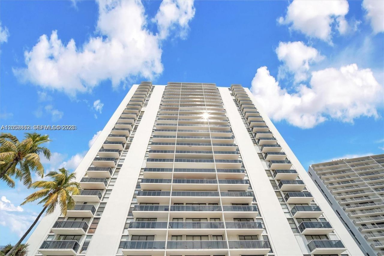 3625 N Country Club Dr, Unit PH2, Aventura, FL 33180 Photo