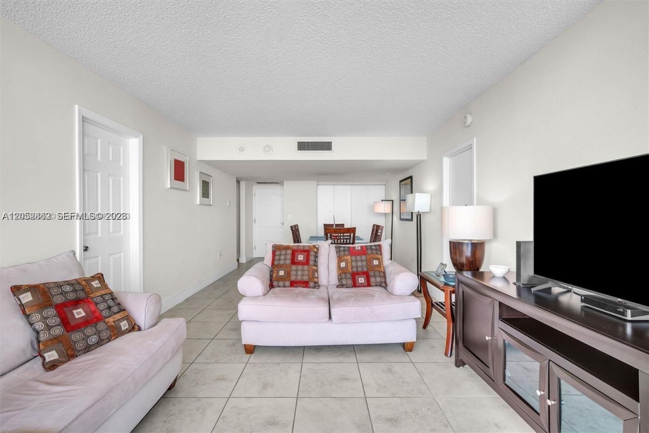 3625 N Country Club Dr, Unit PH2, Aventura, FL 33180 Photo
