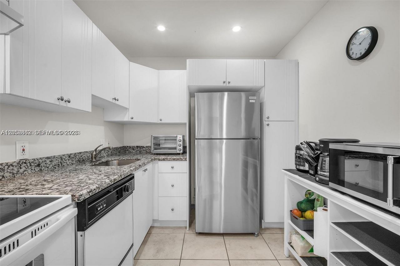 3625 N Country Club Dr, Unit PH2, Aventura, FL 33180 Photo