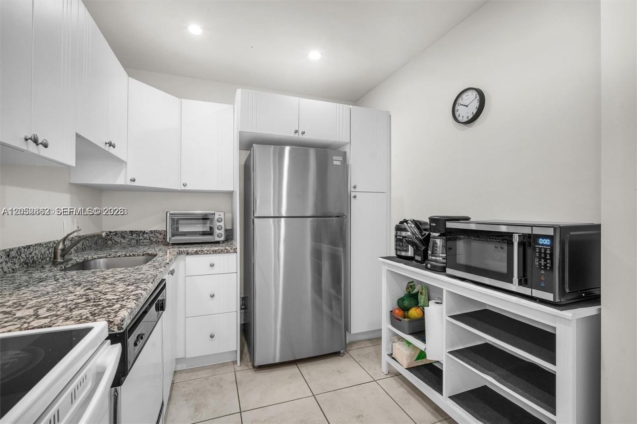 3625 N Country Club Dr, Unit PH2, Aventura, FL 33180 Photo