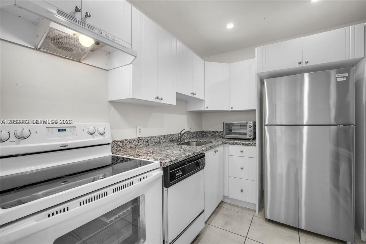 3625 N Country Club Dr, Unit PH2, Aventura, FL 33180 Photo