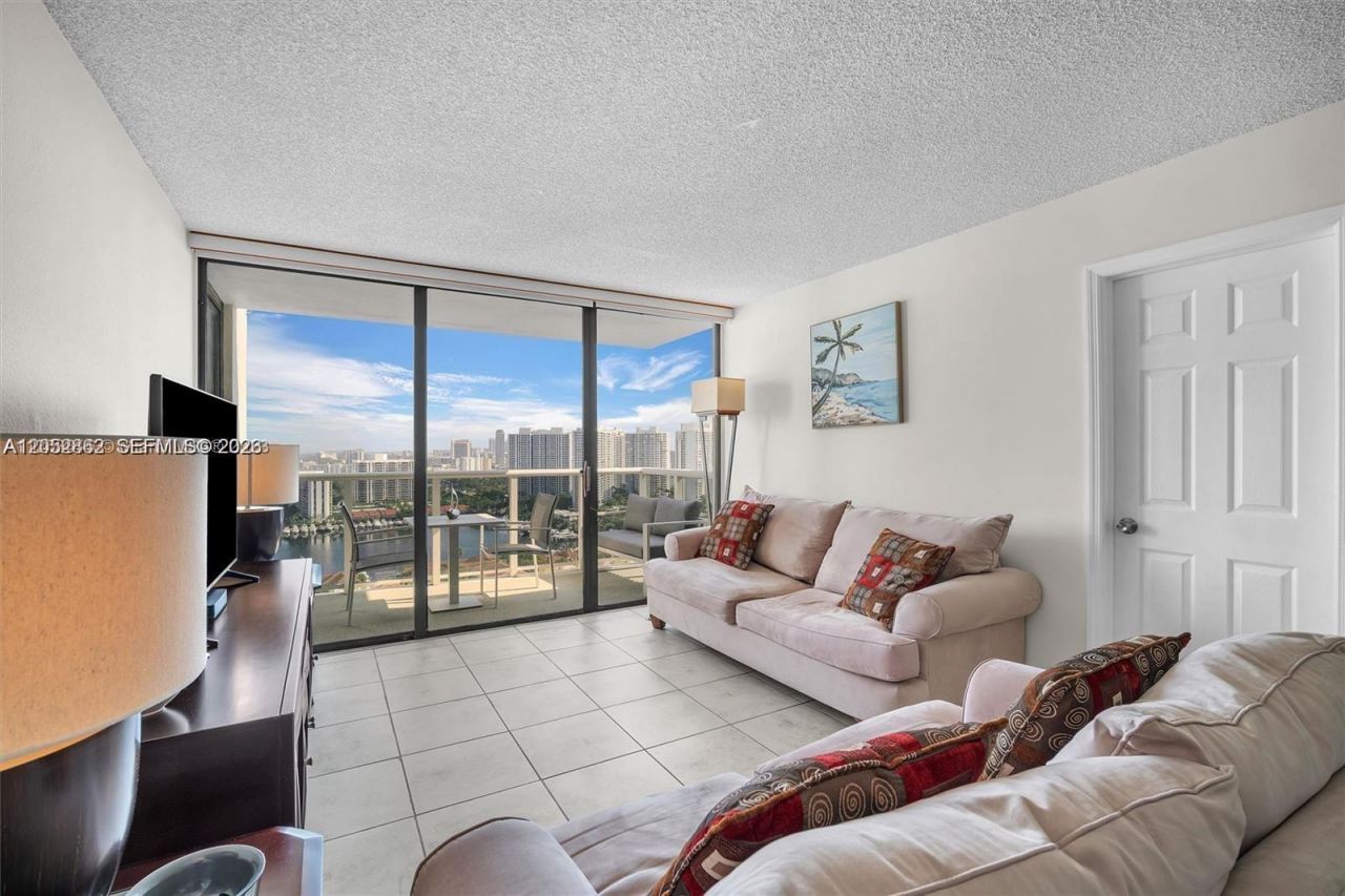 3625 N Country Club Dr, Unit PH2, Aventura, FL 33180 Photo