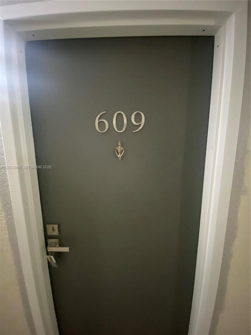 9350 Fontainebleau Blvd , Unit 609, Miami, FL 33172 Photo