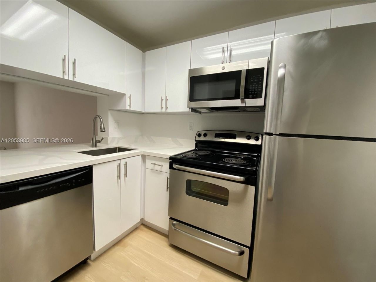 9350 Fontainebleau Blvd , Unit 609, Miami, FL 33172 Photo