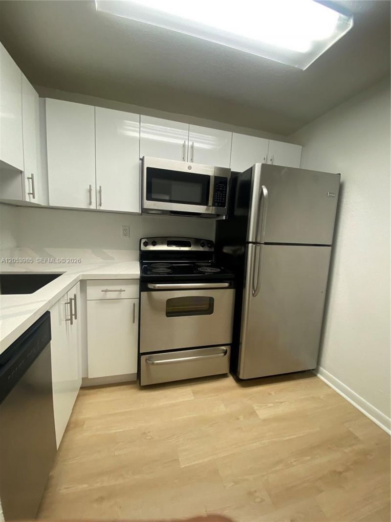 9350 Fontainebleau Blvd , Unit 609, Miami, FL 33172 Photo