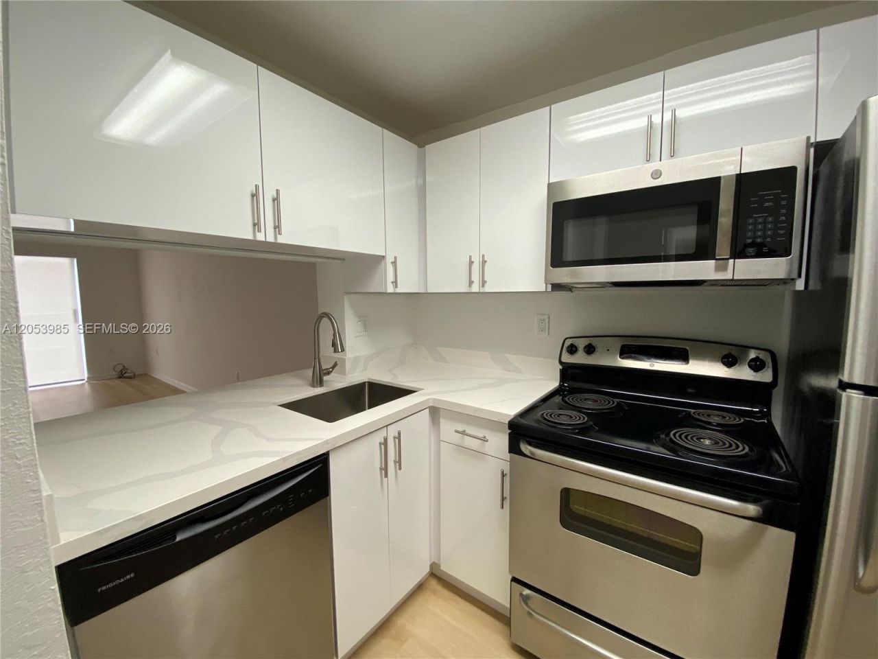 9350 Fontainebleau Blvd , Unit 609, Miami, FL 33172 Photo