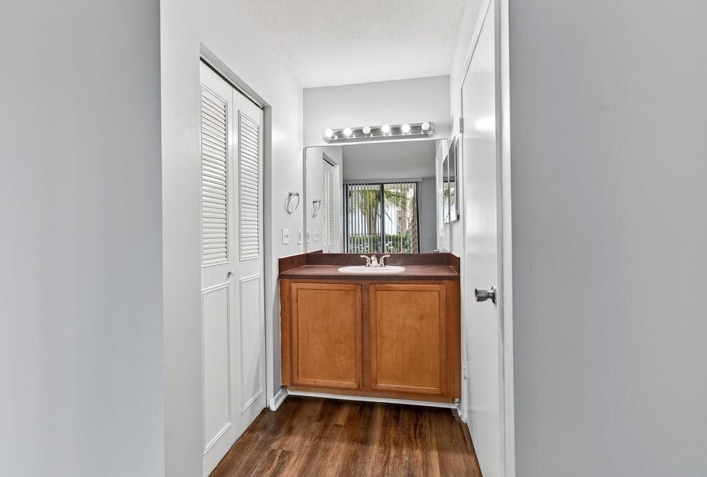 718 Executive Center Drive, Unit 16, West Palm Beach, FL 33401 Photo