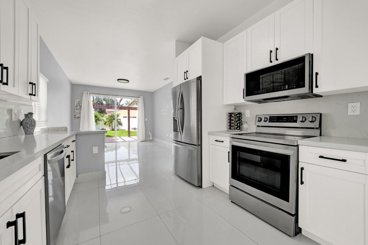 17021 NW 10th Street, Pembroke Pines, FL 33028 Photo
