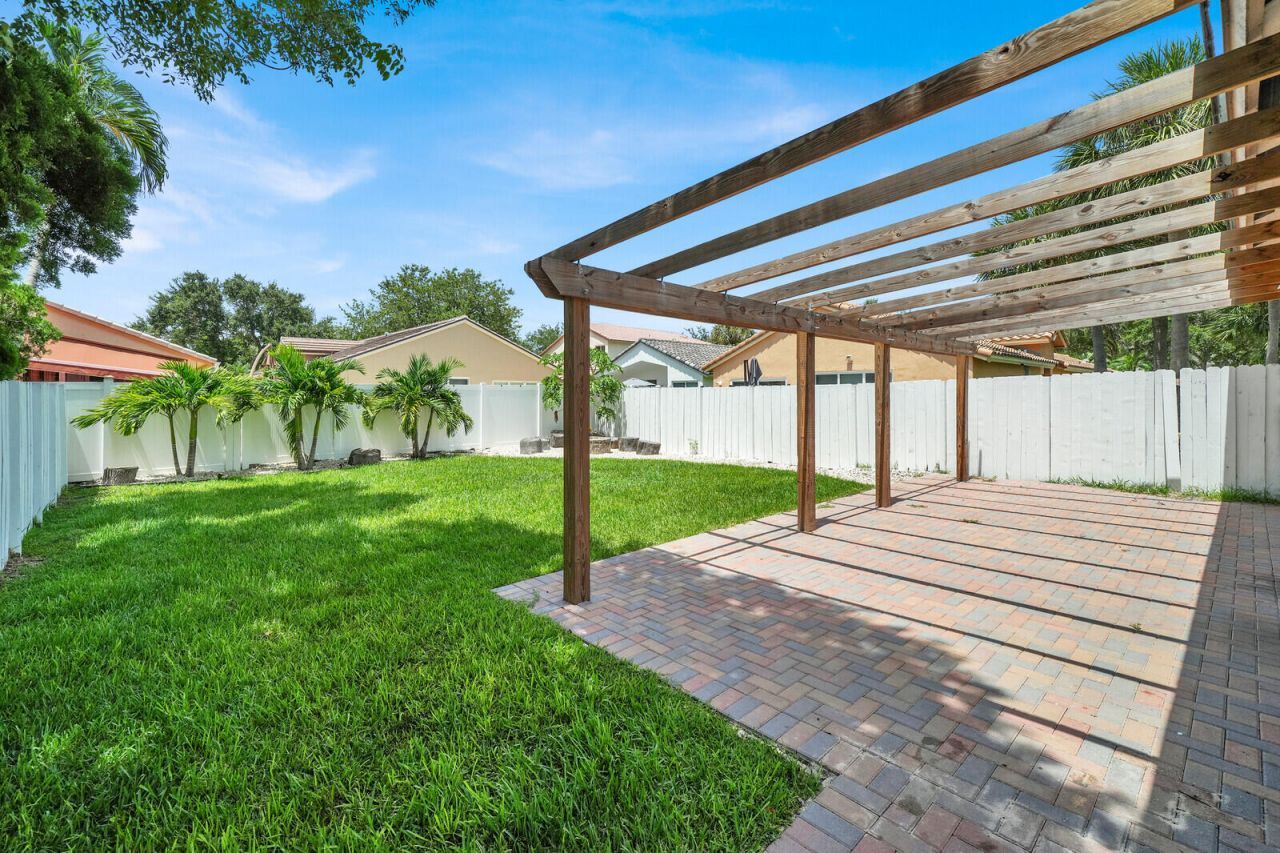 17021 NW 10th Street, Pembroke Pines, FL 33028 Photo