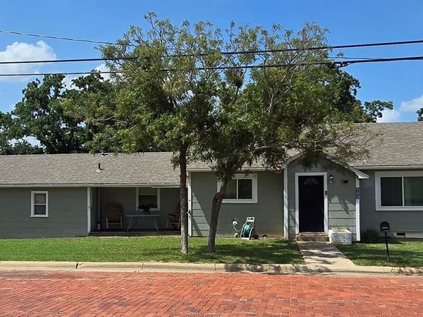 903 W Plummer Street, Eastland, TX 76448