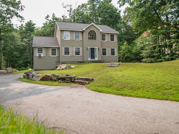 7 Dove Road, Hooksett, NH 03106