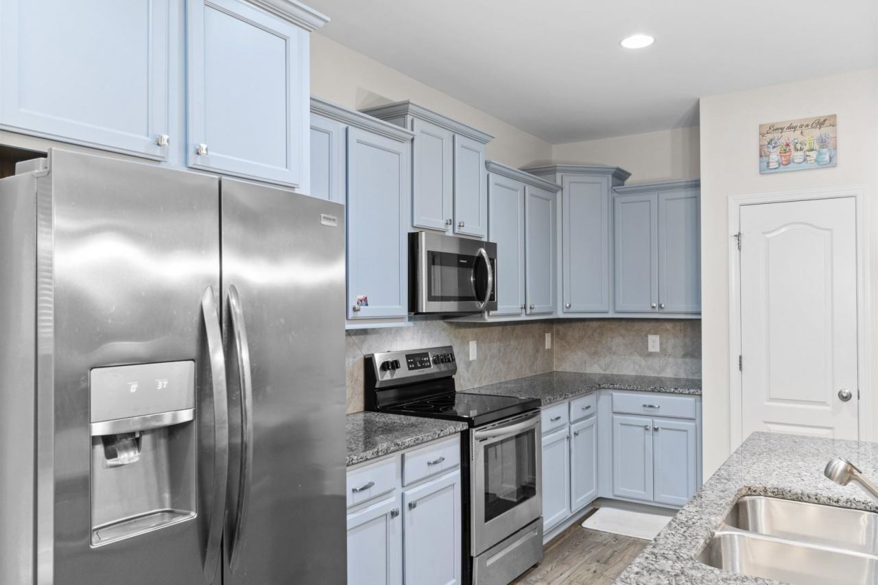 912 Queensferry Ct. Photo 11