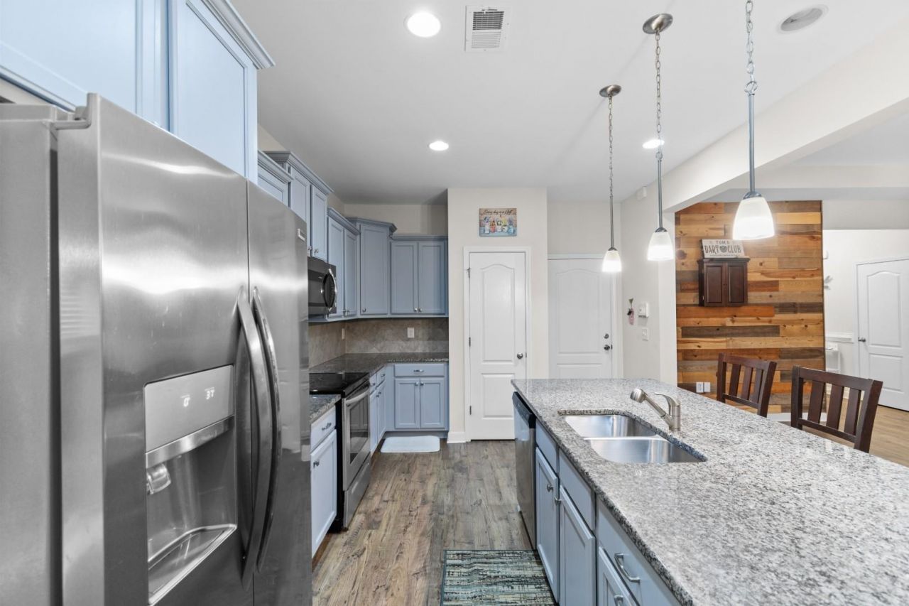 912 Queensferry Ct. Photo 12