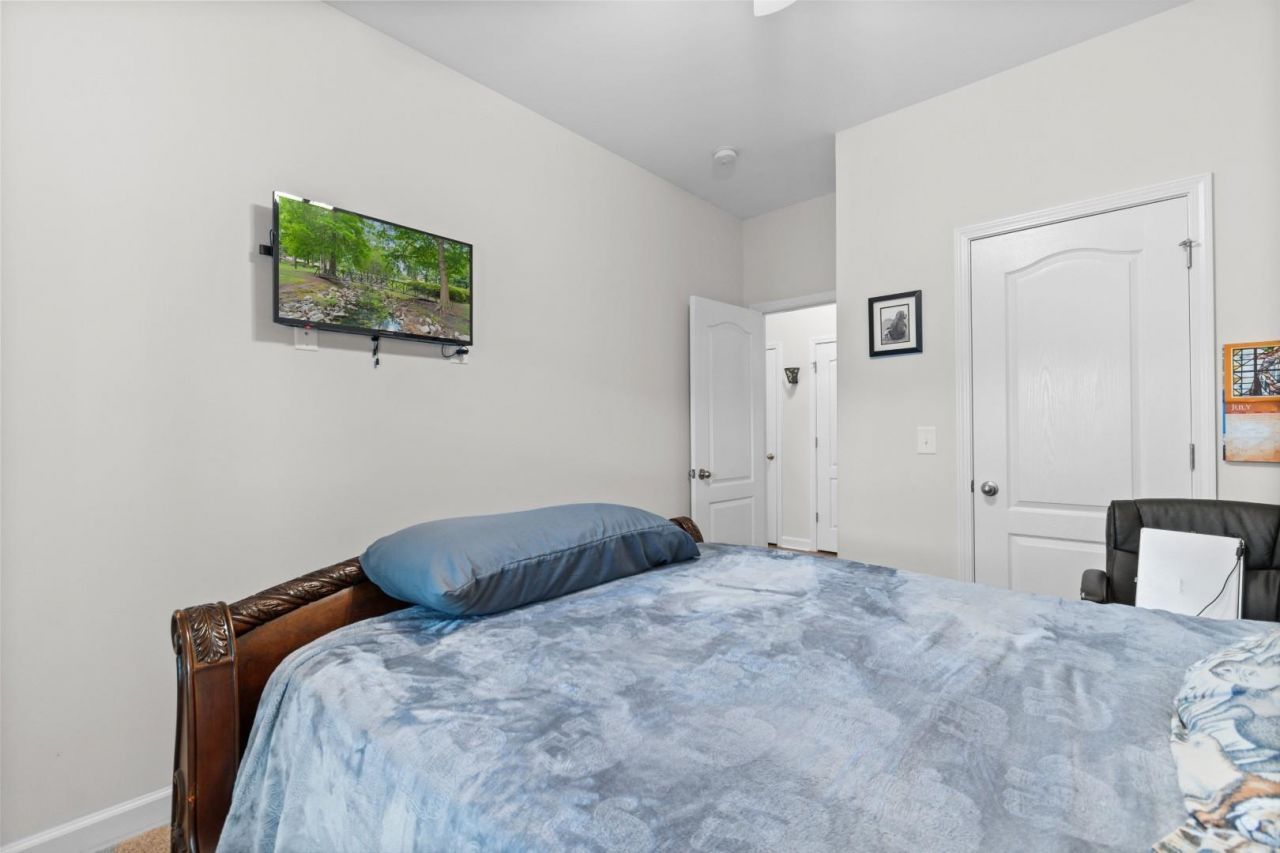 912 Queensferry Ct. Photo 25