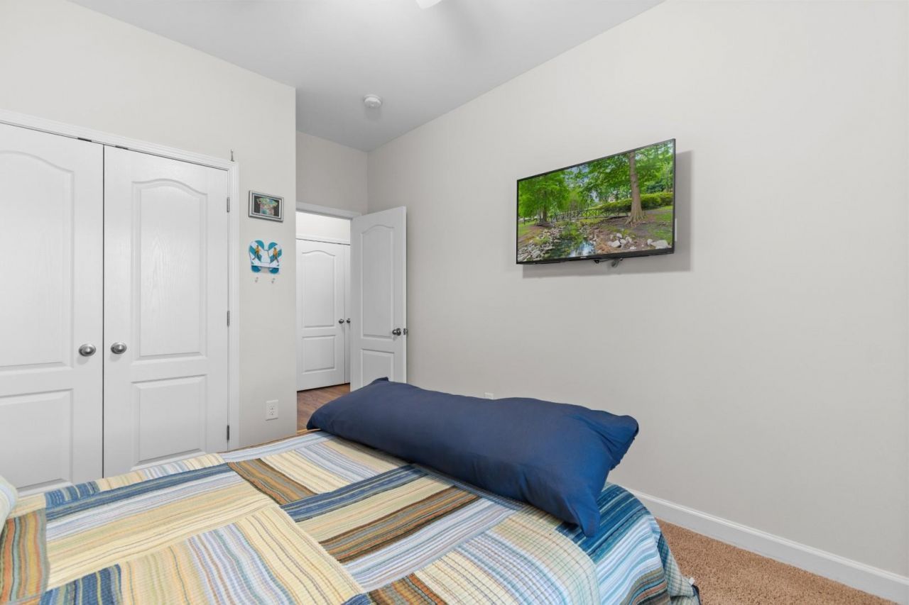 912 Queensferry Ct. Photo 28