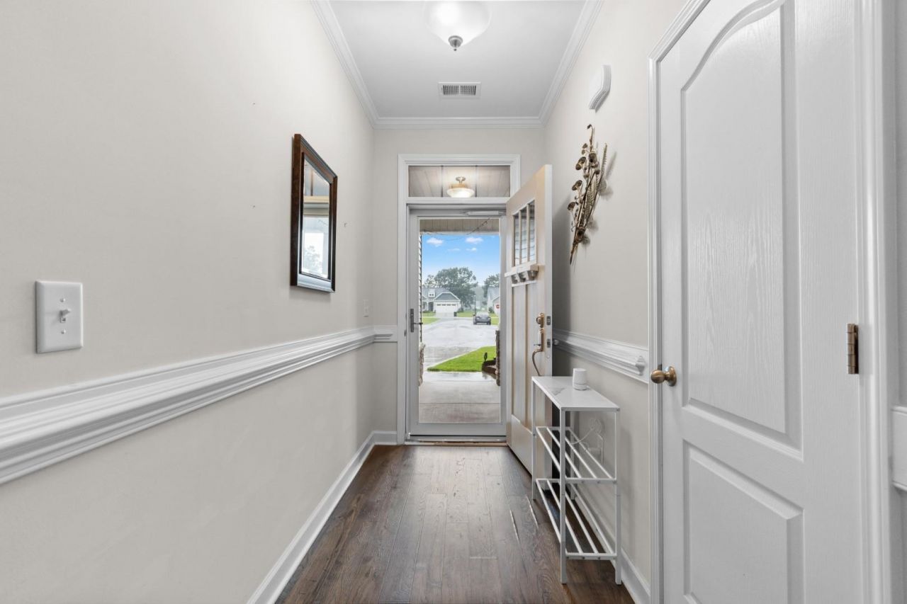 912 Queensferry Ct. Photo 6